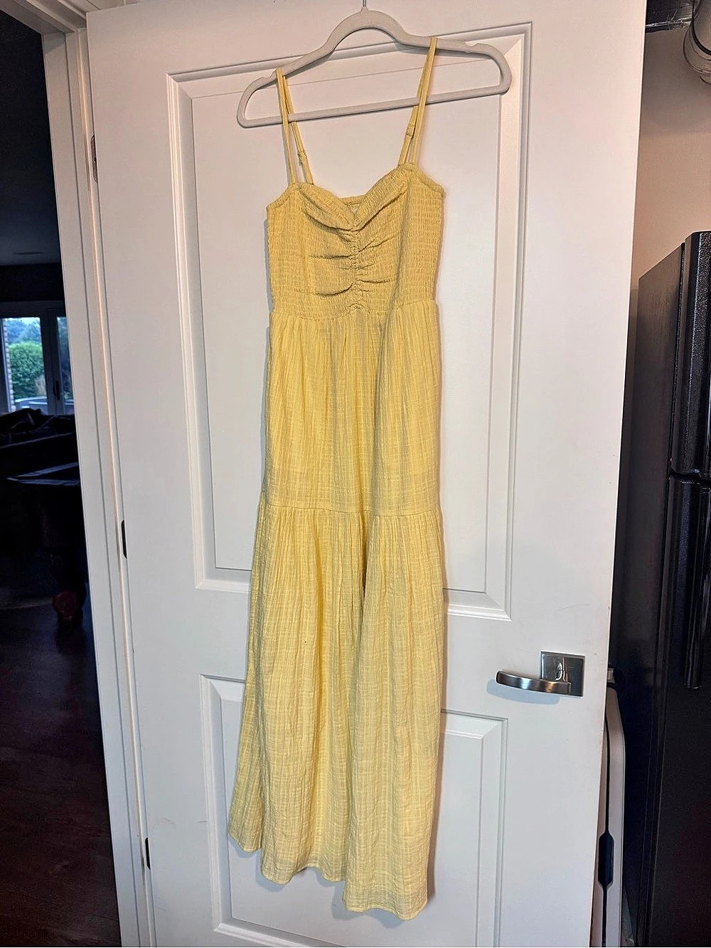 L*SPACE XS Yellow Smocked Ruched Tiered Maxi Dress Resort Vacation w side pocket